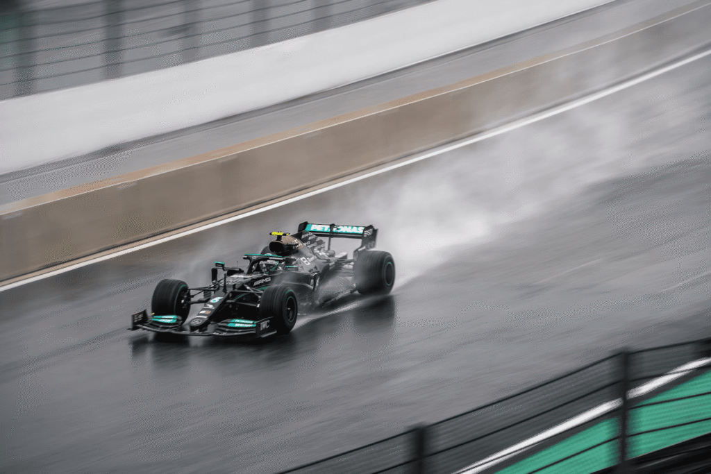 Carro Mercedes AMG Petronas Formula One Team - Unsplash